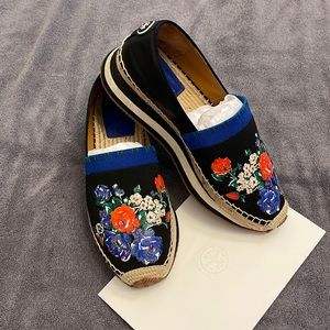 Tory Burch Daisy slip-on trainer.                Navy tea rose size 9.5